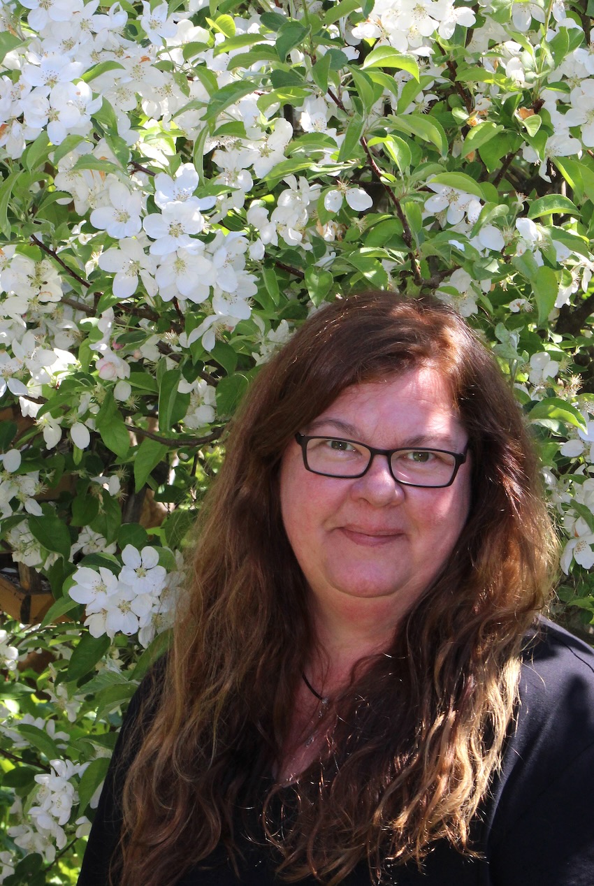 Iris
              Wolf